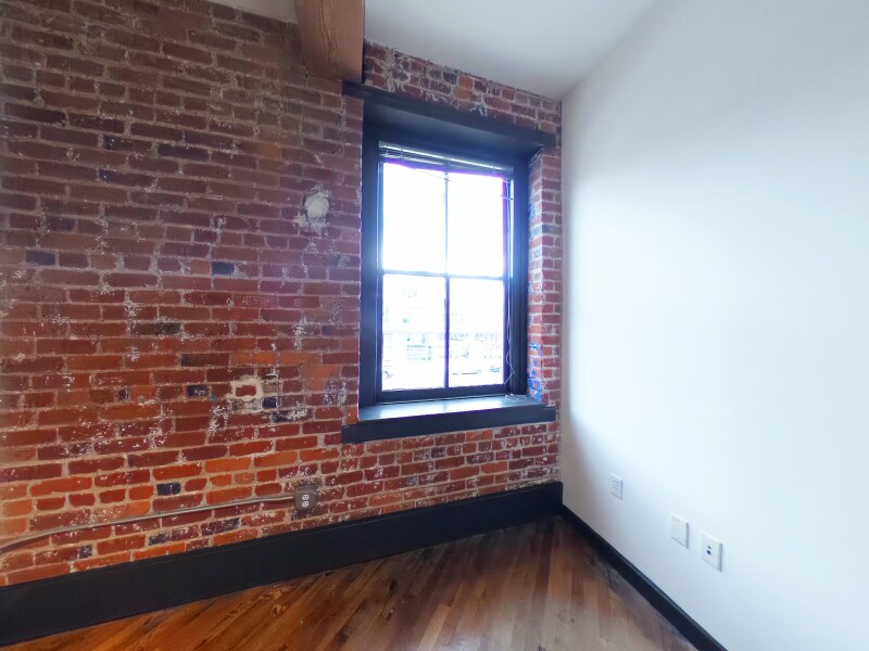 Building Photo - 1318 W Broad St
