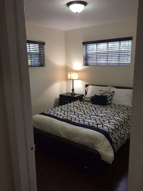 Building Photo - 3270 W Trade Ave