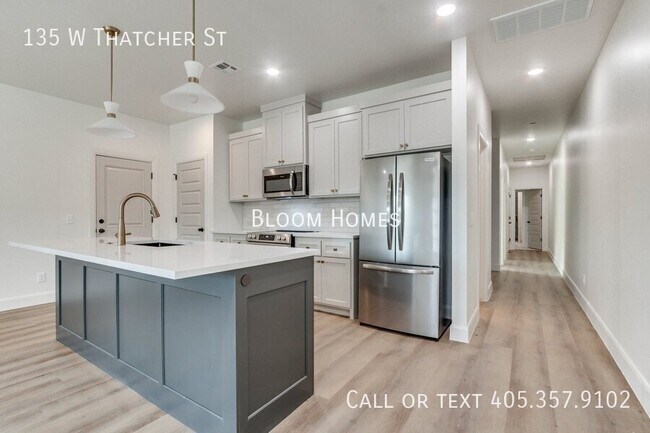 Building Photo - 135 W Thatcher St