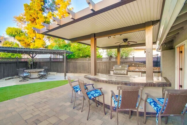 Building Photo - Rare, fully updated, private cul-de-sac one-story single-family house