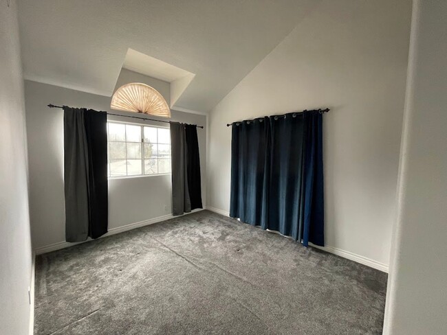 Building Photo - Newly Remodeled 3 bed 2.5 bath Long Beach ...