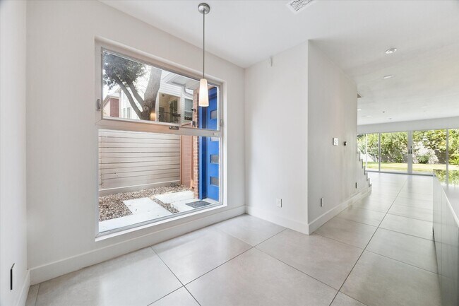 Building Photo - 1222 Marconi St