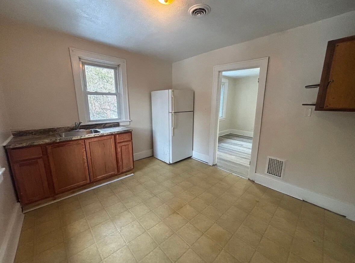 Building Photo - 254 Hillside Ave