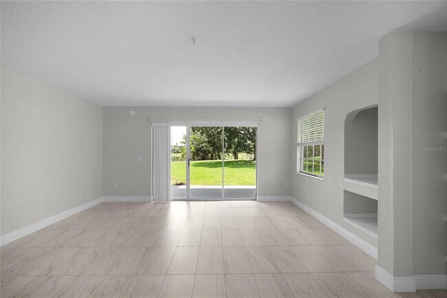 Building Photo - 13929 Fairway Island Dr