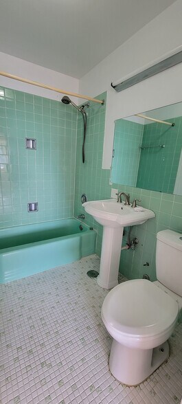 Bathroom 1 - 6301 North Sheridan Road