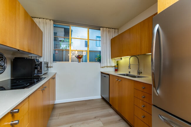 Building Photo - 3200 6th Ave