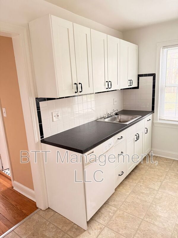 Building Photo - 8401 Greenwood Ave