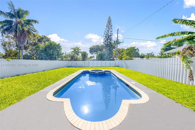 Building Photo - 2318 Scott St