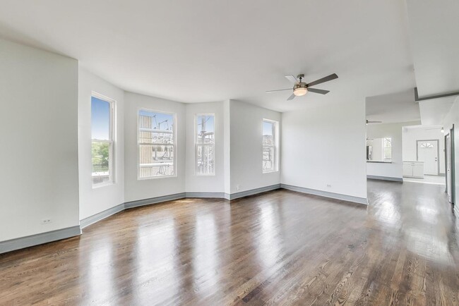 Building Photo - 737 E 50th St