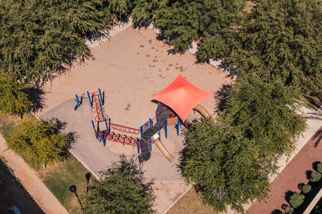 Building Photo - 2629 S Equestrian Dr
