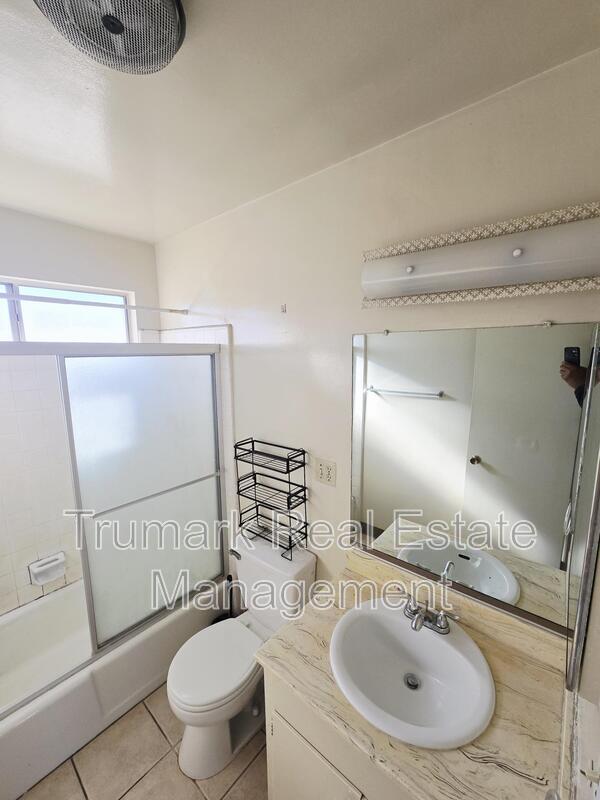 Building Photo - 4619 Lexington Ave