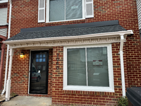 Building Photo - 2060 Lyndora Rd