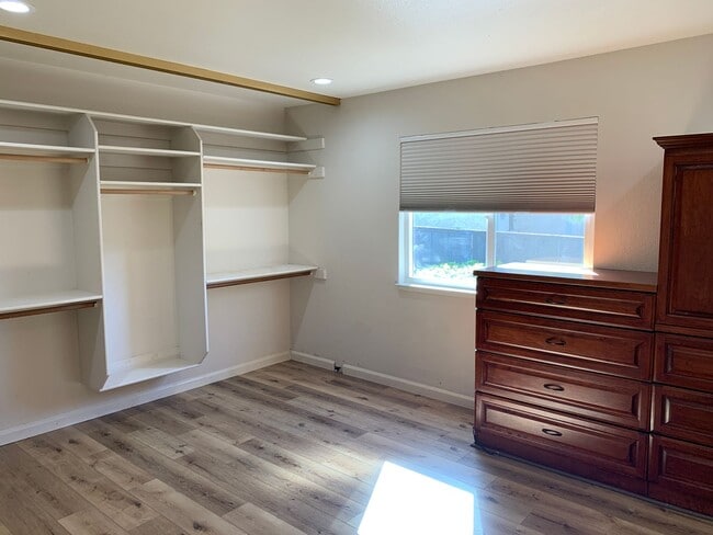 Building Photo - Welcome home!  1 Bedroom/ 1 Bath Condo