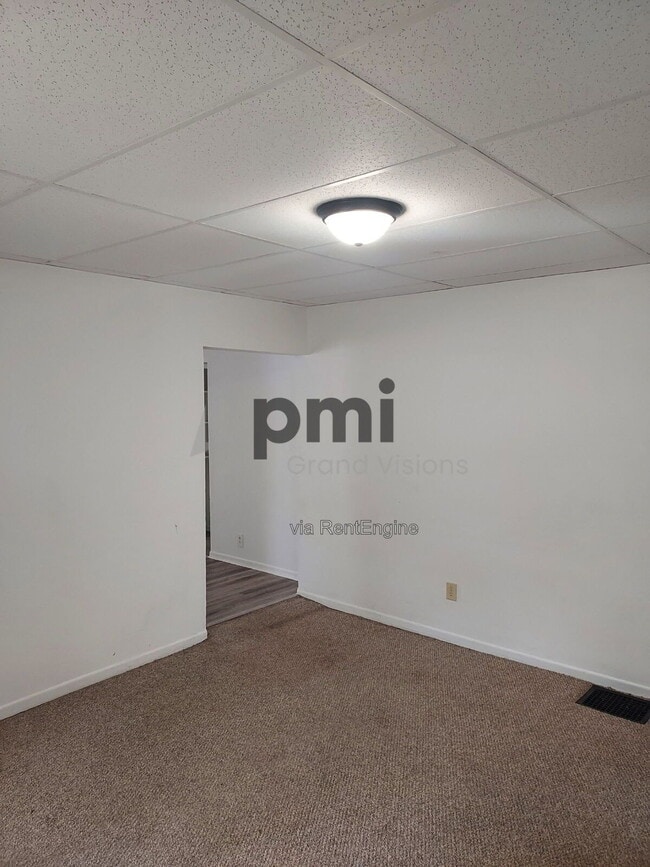 Building Photo - 419 E Peoria Ave