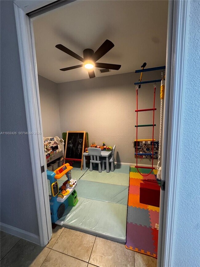 Building Photo - 876 Spinnaker Dr