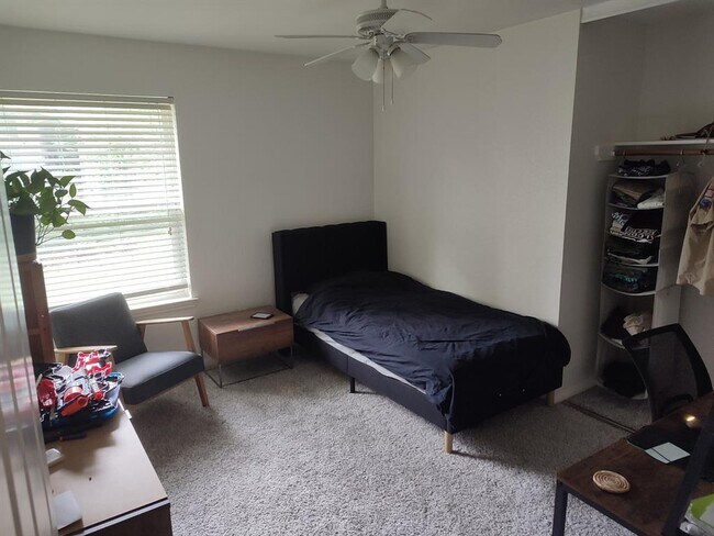 Building Photo - 2223 Greencove Ln