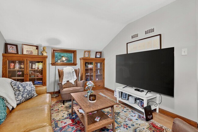Building Photo - 1424 N 70th St