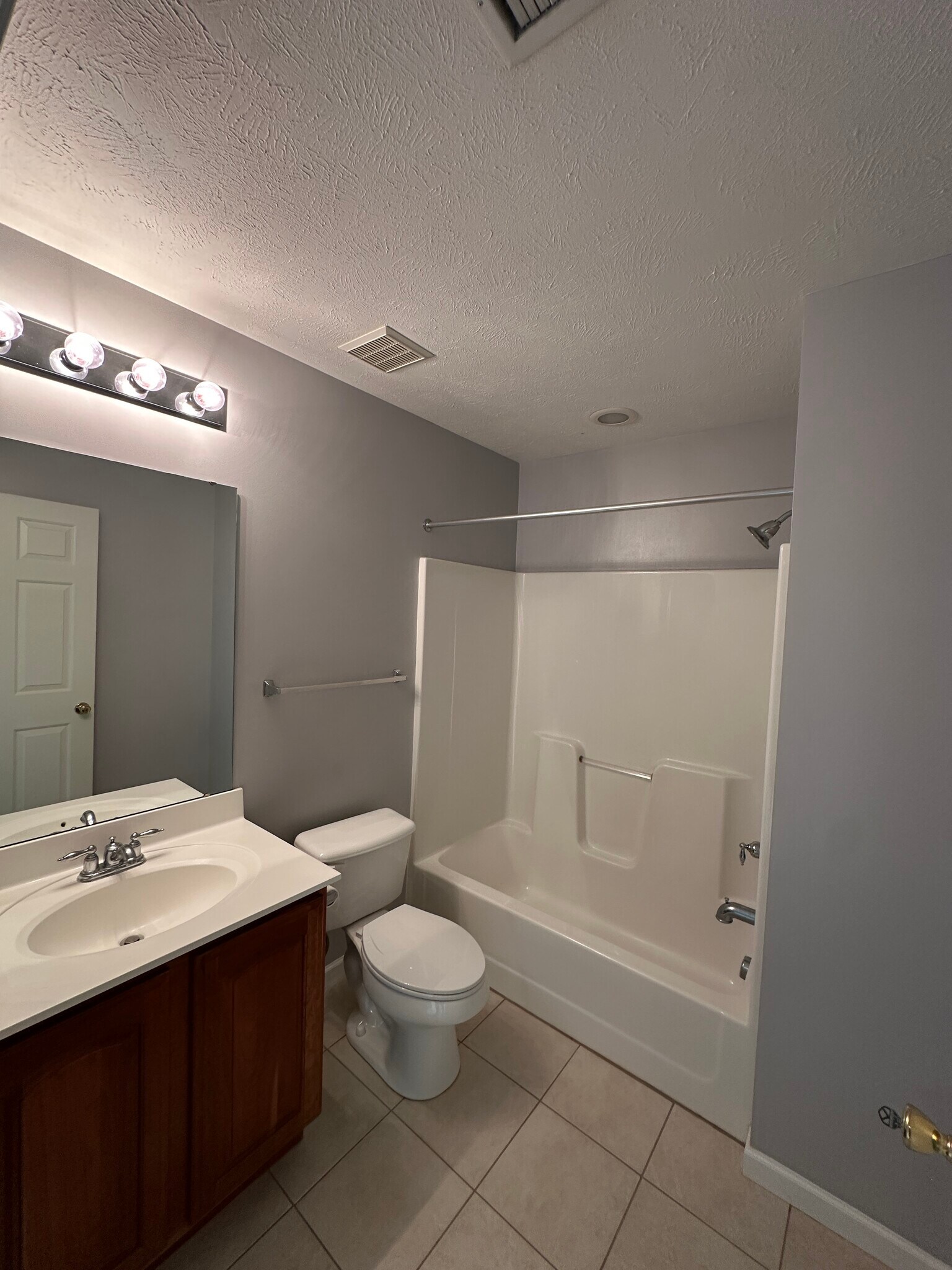 Building Photo - 189 Blue Grass Cir
