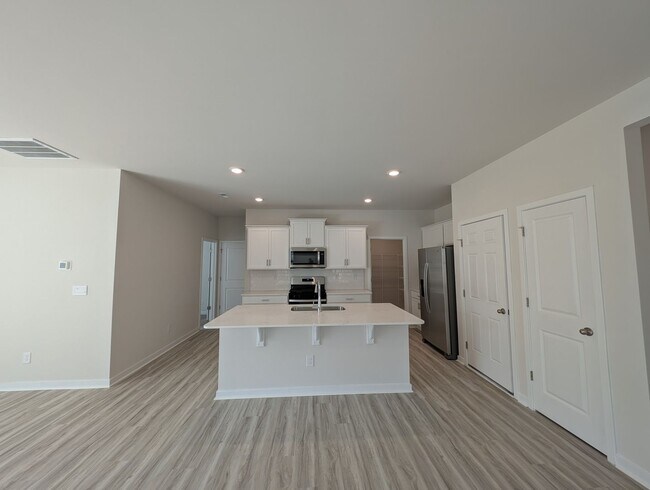 Building Photo - Beautiful New Build Home located in the Cardinal Creek Community!
