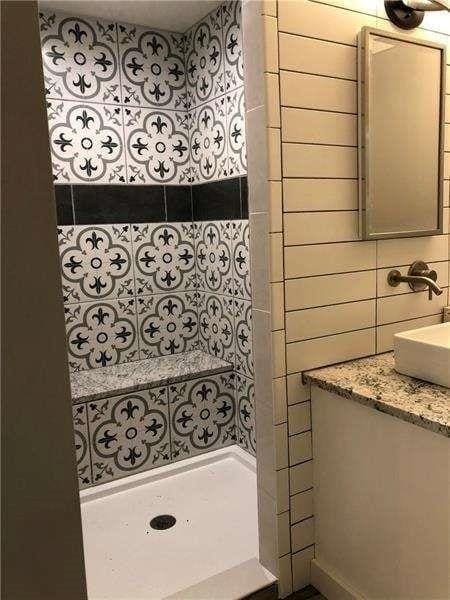 Building Photo - 245 Hilton Way