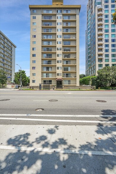 Building Photo - 10747 Wilshire Blvd