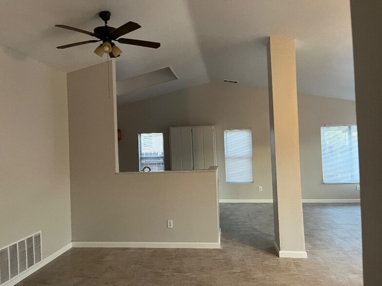 Building Photo - 10679 Villa St