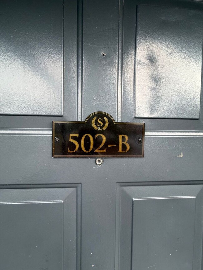 Building Photo - Oxford-2 Bedrooms