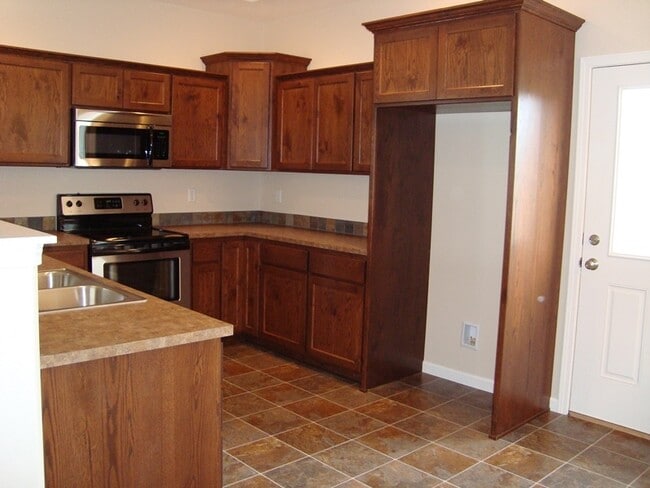 Building Photo - Pet Friendly Single Family Home w/attached garage and RV Parking