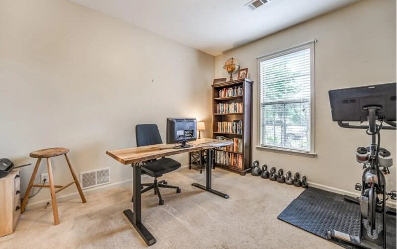 Building Photo - 10165 Carly Dr