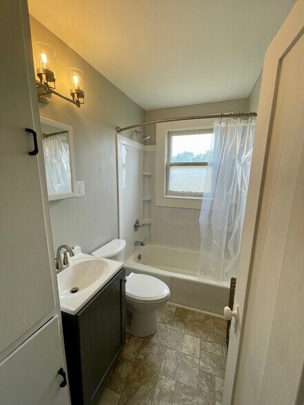 Building Photo - 110 S Pleasant St