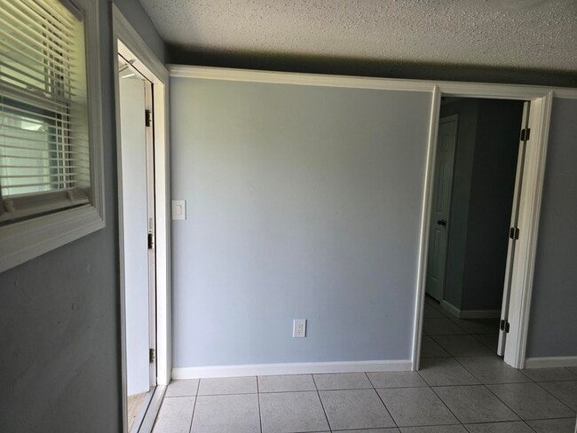 Building Photo - 513 Greynolds Cir