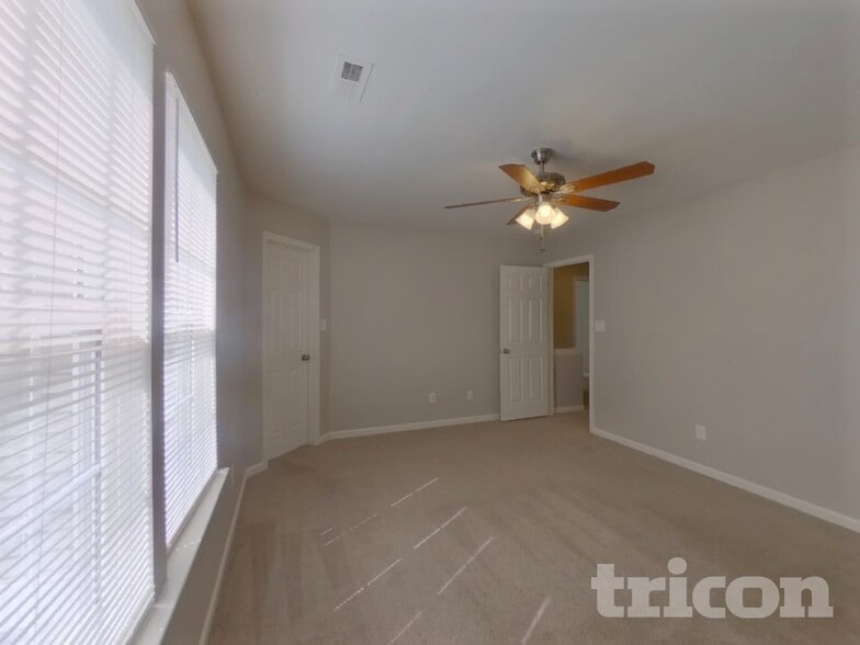 Building Photo - 9835 Veronica Dr