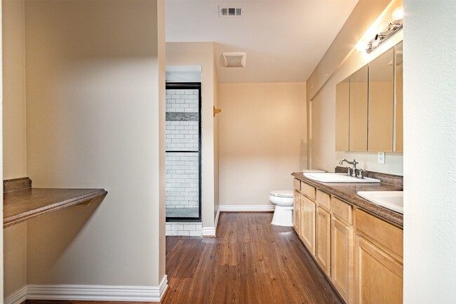 Building Photo - 2098 Harland Dr