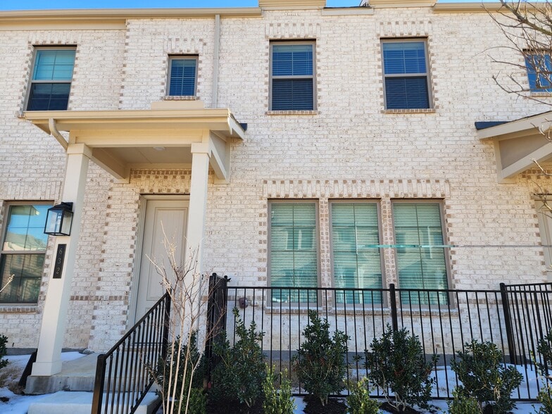 Building Photo - 632 Blue Ridge Dr