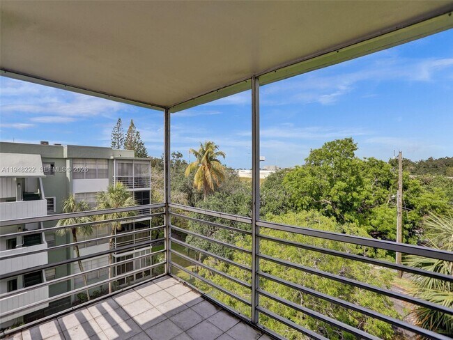 Building Photo - 2771 Taft St