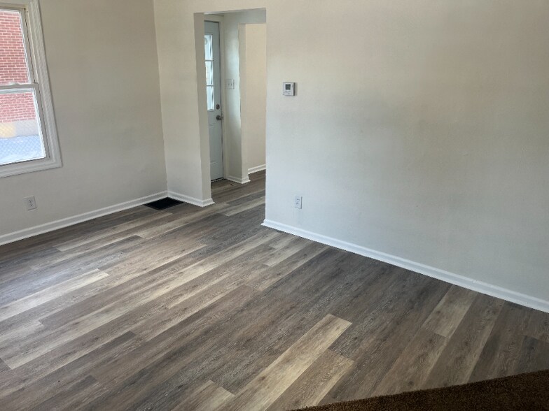 Building Photo - 721 Winston Dr