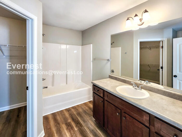 Building Photo - 634 Stowers Dr