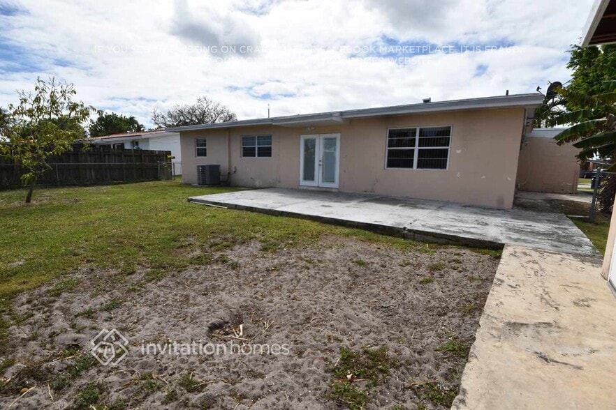 Building Photo - 4511 SW 102nd Pl
