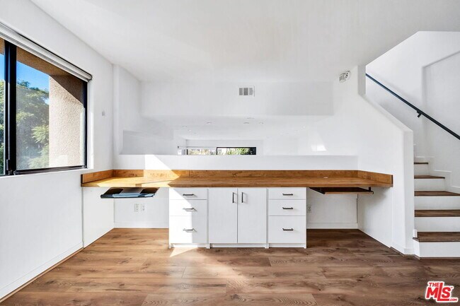 Building Photo - 9917 Tabor St