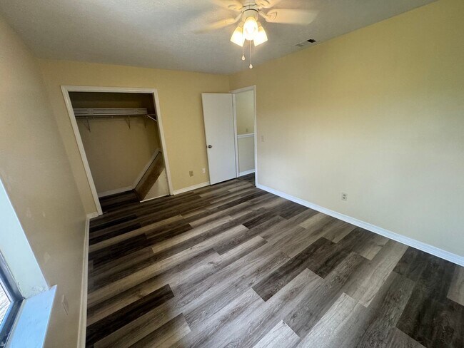Building Photo - Great Two Bedroom-Freshly Remodeled-$500.00 off first months rental rate with approved application!