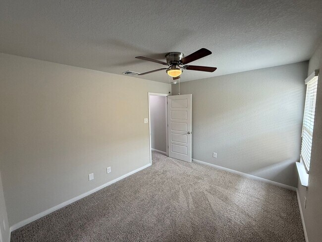 Building Photo - 3bd/2.5ba Two-Story Duplex in Prime Location
