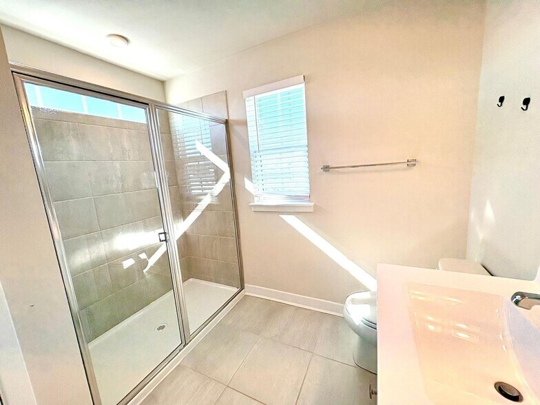 Building Photo - 856 New Castle Landing Dr