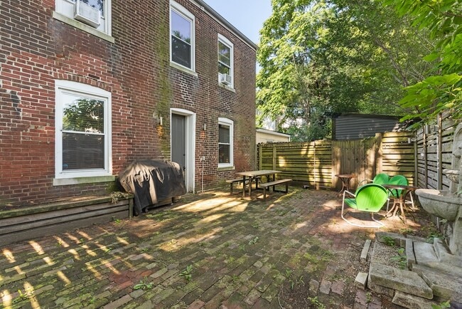 Building Photo - 717 Lampton St