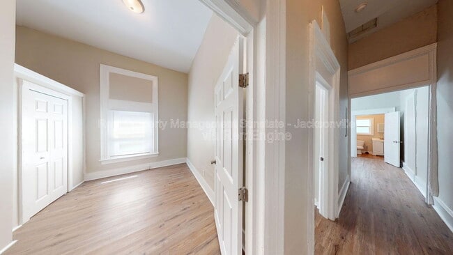 Building Photo - 2326 Moncrief Rd