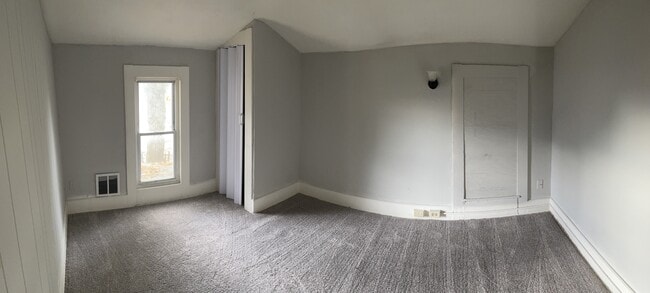 Building Photo - 916 3rd St SW