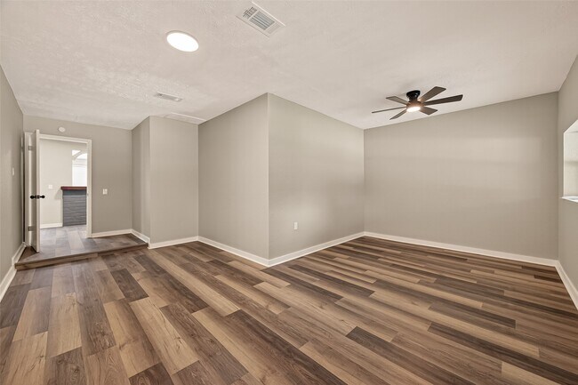 Building Photo - 3703 Tiffany Dr