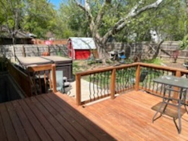 Primary Photo - Large 4BR 3BTH 2car attached garage 1/2 du...