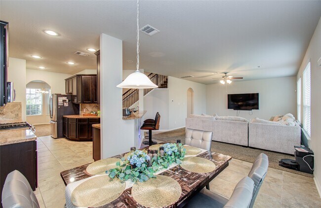 Building Photo - 12327 King henry dr