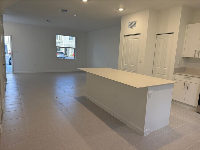 Building Photo - 1131 St