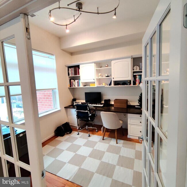 Building Photo - 309 Holland Ln